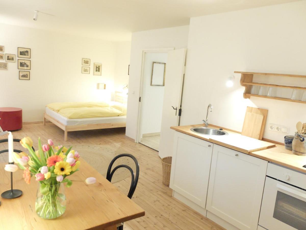 Gartenstudio-Apartment Tausendfreund - Adults Only - Am Chiemsee Breitbrunn am Chiemsee Exteriör bild